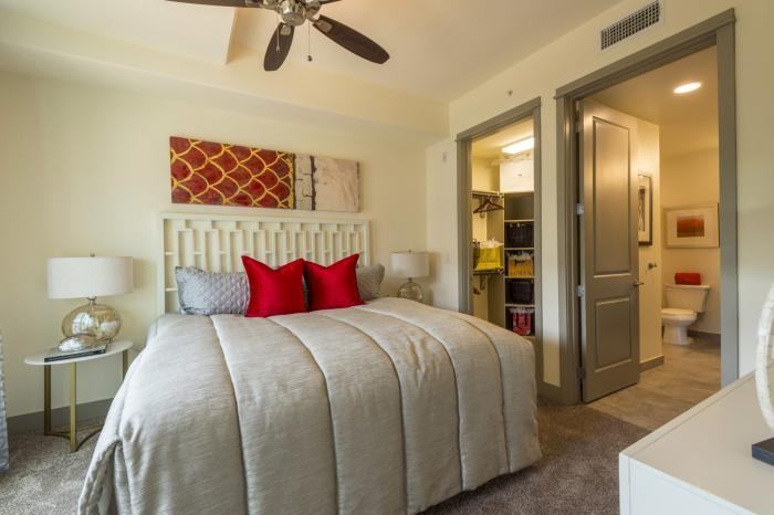 906 Town and Country Boulevard - Photo 5 of 10