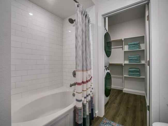 3902 Dacoma Street - Photo 5 of 10