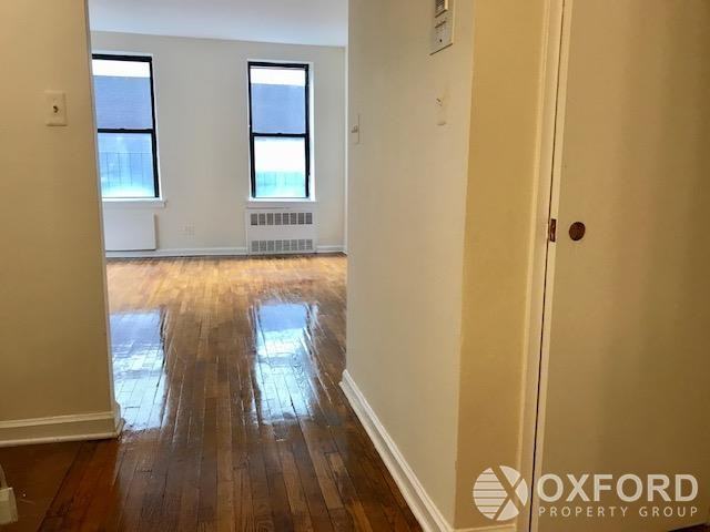 1492 2nd Avenue - Photo 5 of 10