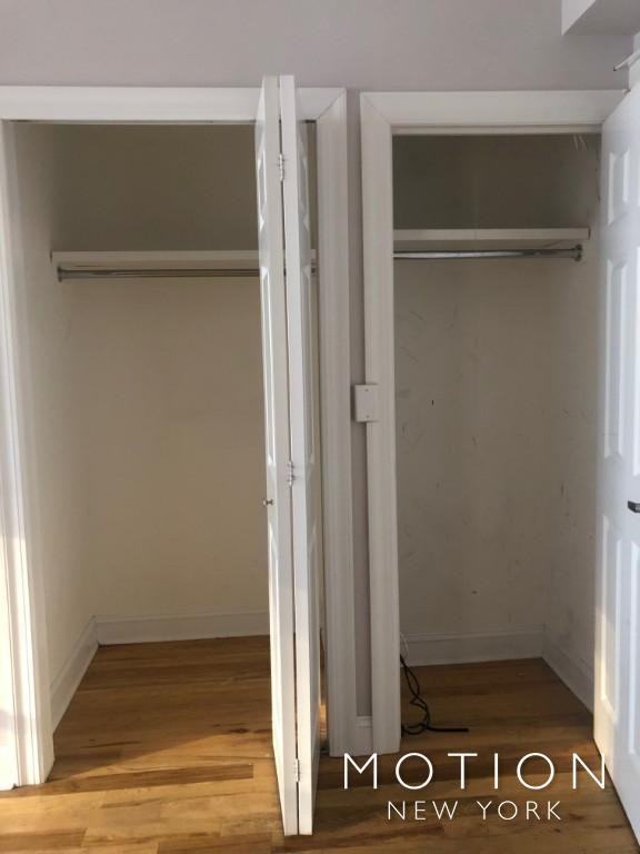 327 East 47th Street - Photo 3 of 7