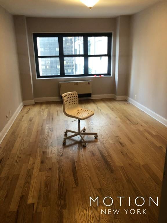 327 East 47th Street - Photo 5 of 7