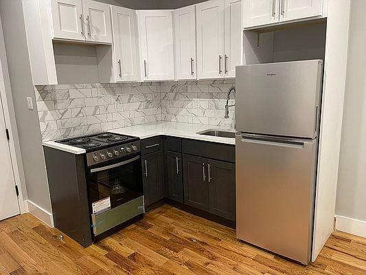 1048 Morris Park Ave - Photo 2 of 9