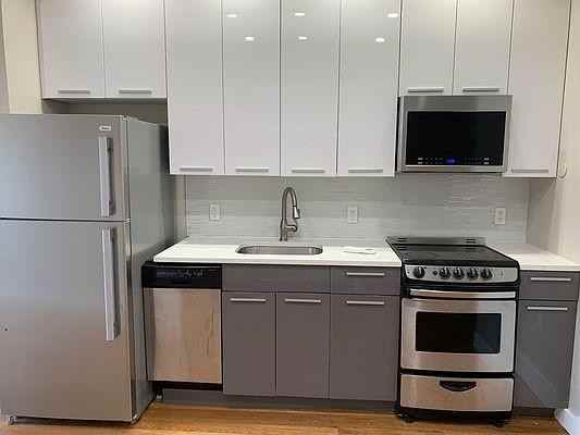 983 Summit Ave - Photo 2 of 4