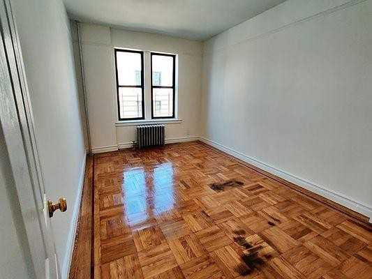 1124 Stratford Ave - Photo 3 of 4