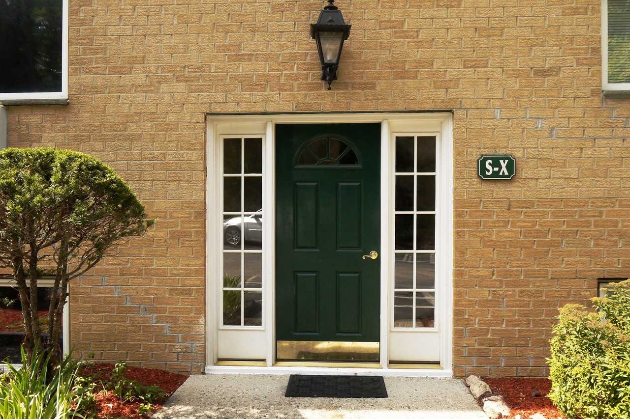 13 Scenic Dr - Photo 3 of 19