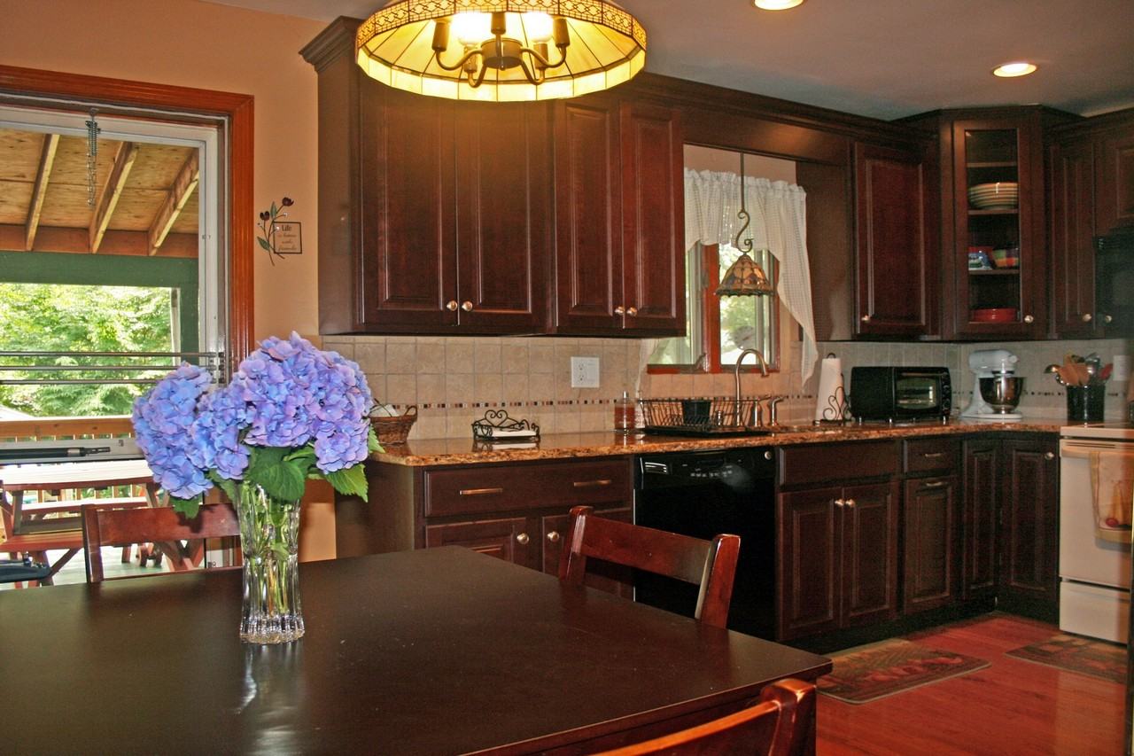 81 Hastings Ave - Photo 2 of 19