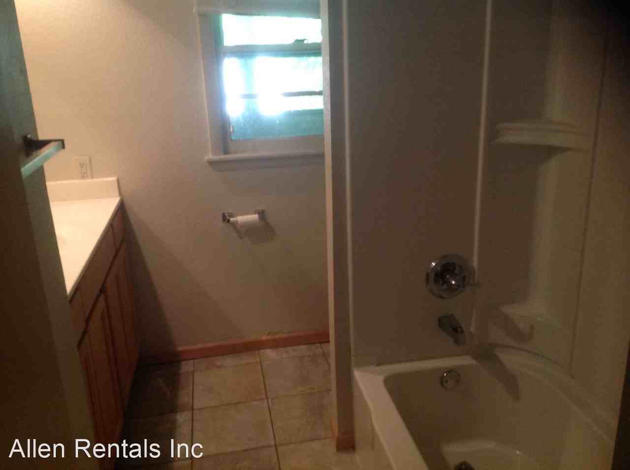 212 Golfview - Photo 2 of 7