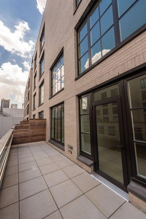 535 W 43rd St - Photo 6 of 8