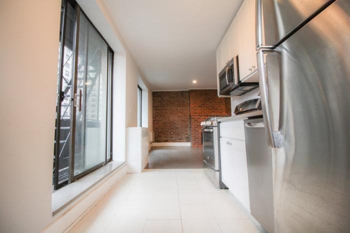 340 E 90th St - Photo 2 of 10