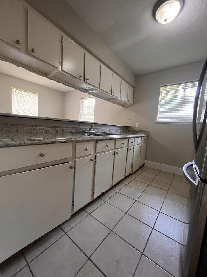 9110 Kentshire Dr #B - Photo 2 of 12