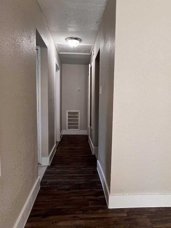 9110 Kentshire Dr #B - Photo 7 of 11