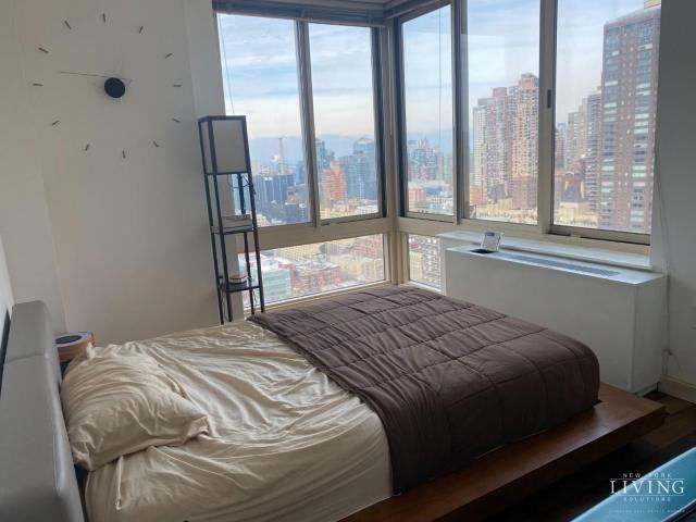 260 W 54th St - Photo 5 of 6