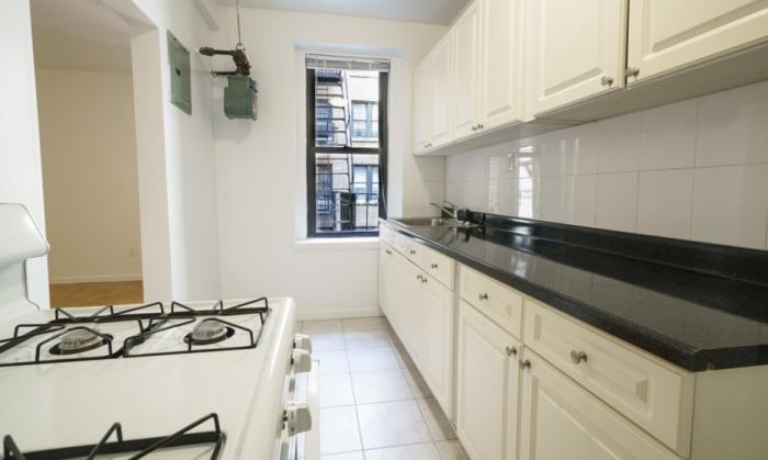 628 West 151st Street - Photo 3 of 5