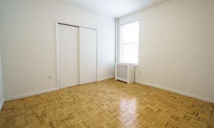 628 West 151st Street - Photo 4 of 5