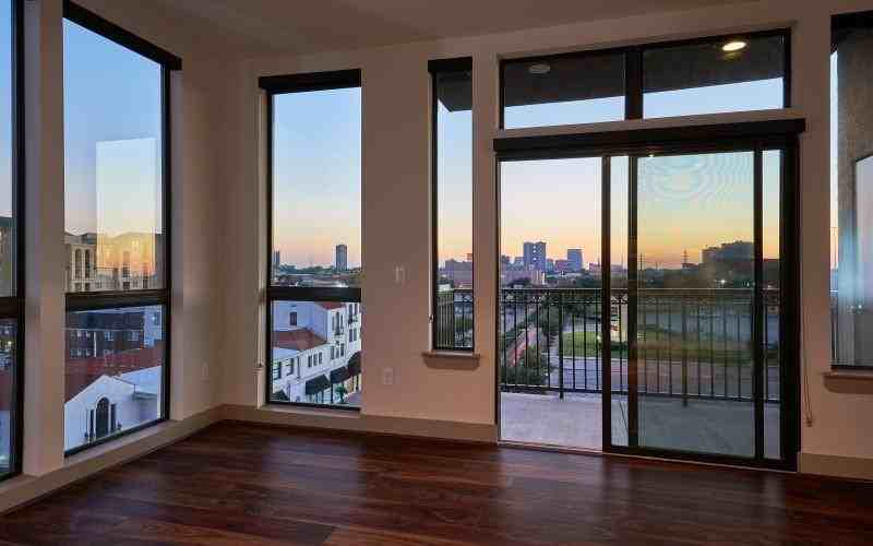 1521 Main Street - Photo 5 of 10