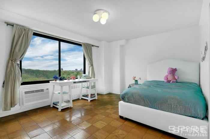 372 Central Park West - Photo 3 of 6