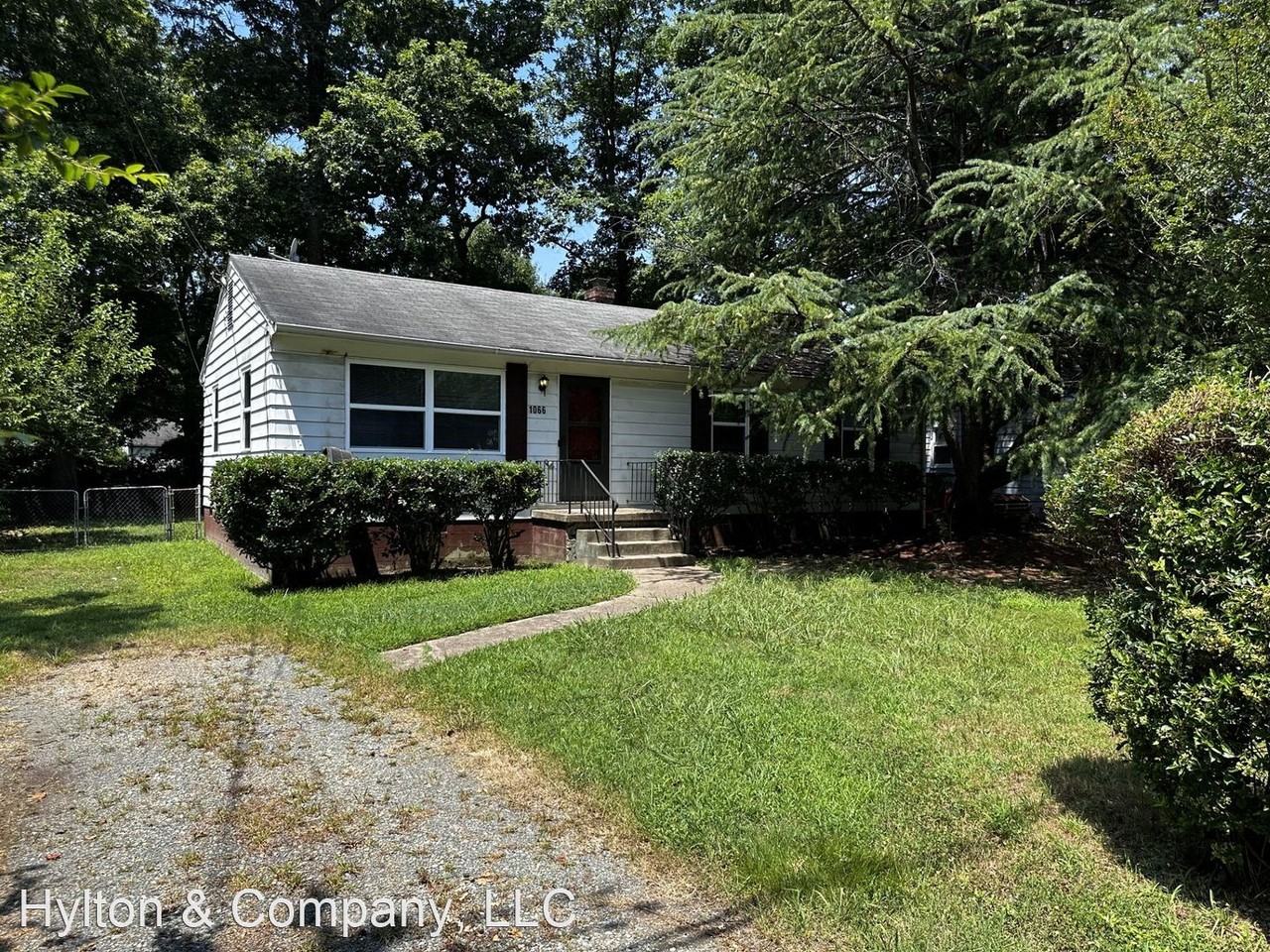 1066 Kingsway Rd - Photo 2 of 4