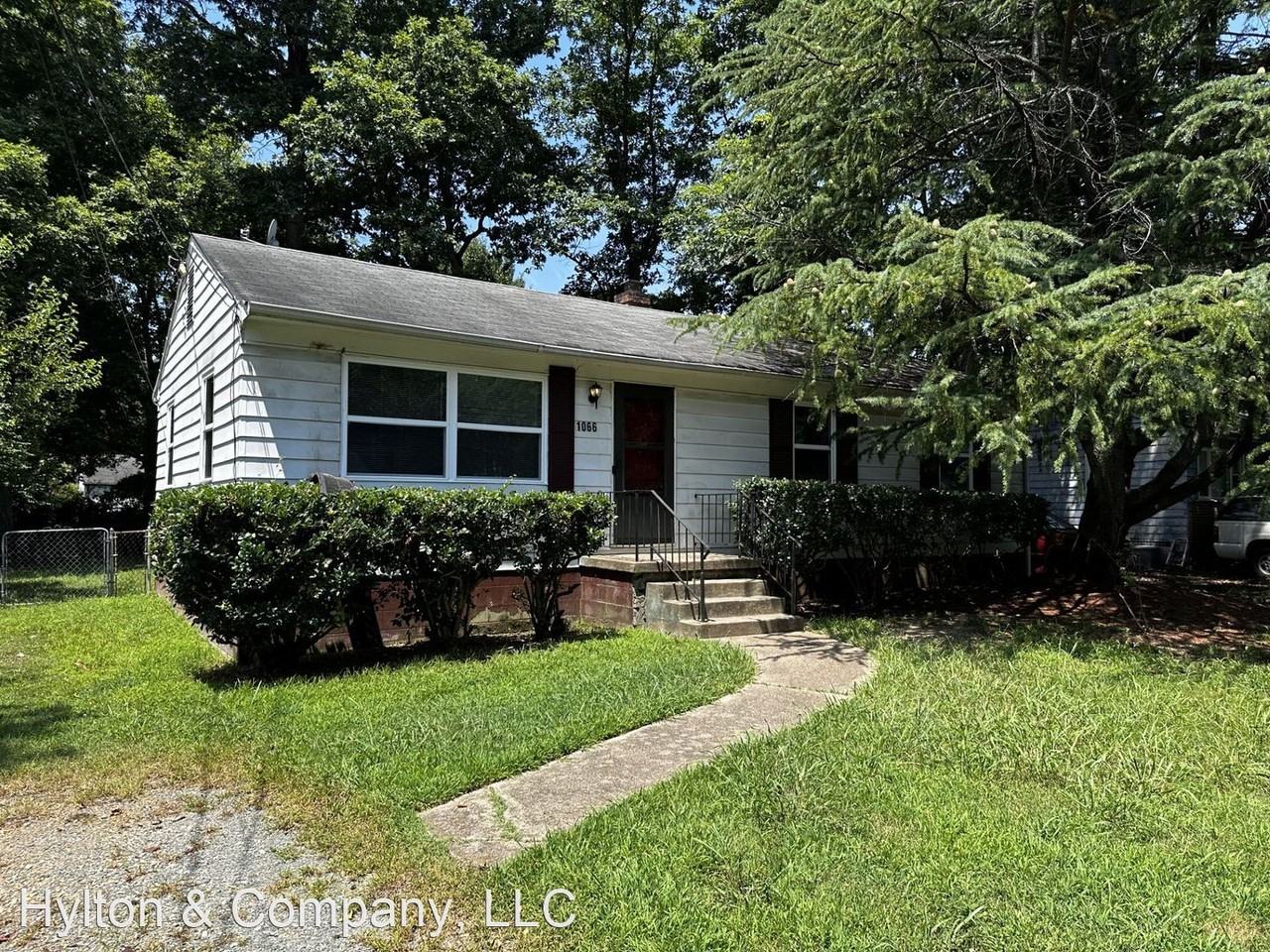 1066 Kingsway Rd - Photo 3 of 4