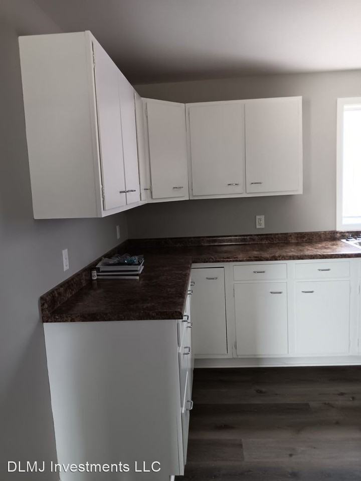 412 W Brayton Rd - Photo 2 of 14