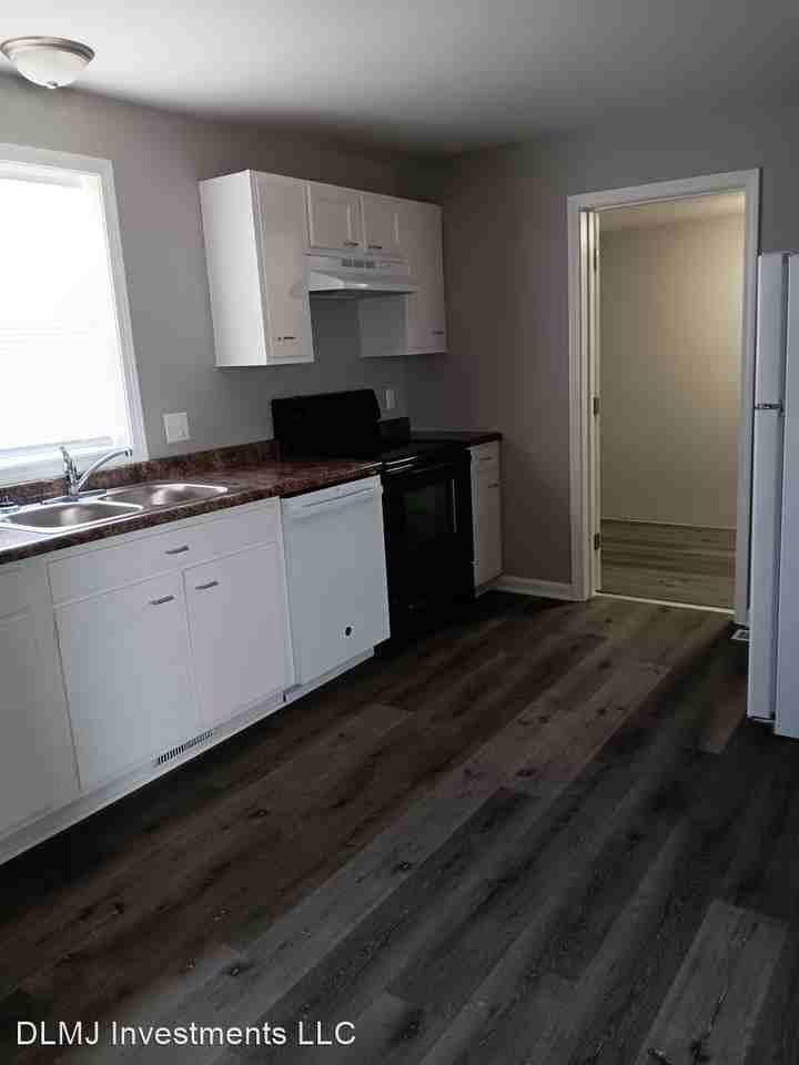 412 W Brayton Rd - Photo 3 of 14