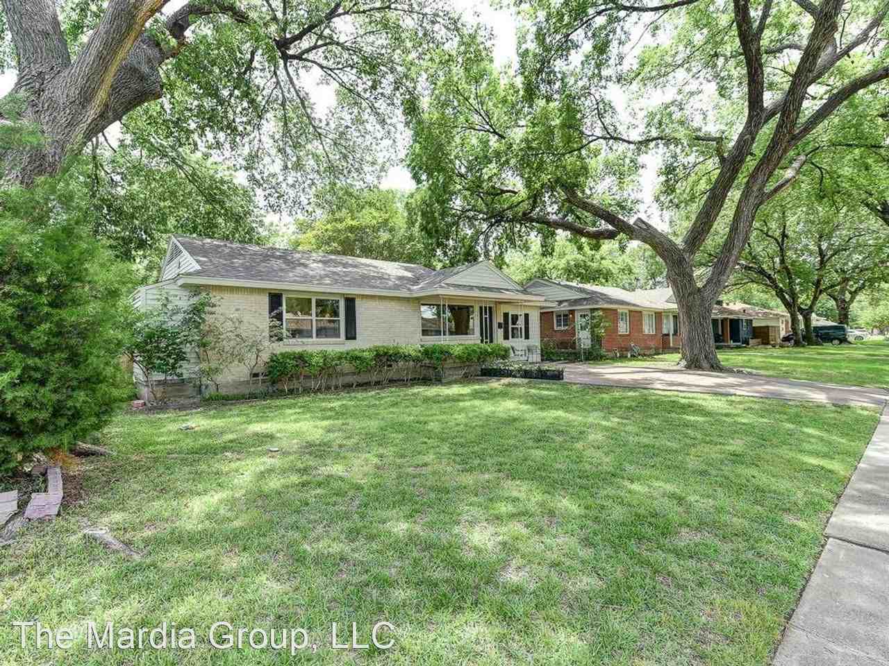 10312 Sylvia Dr - Photo 2 of 13