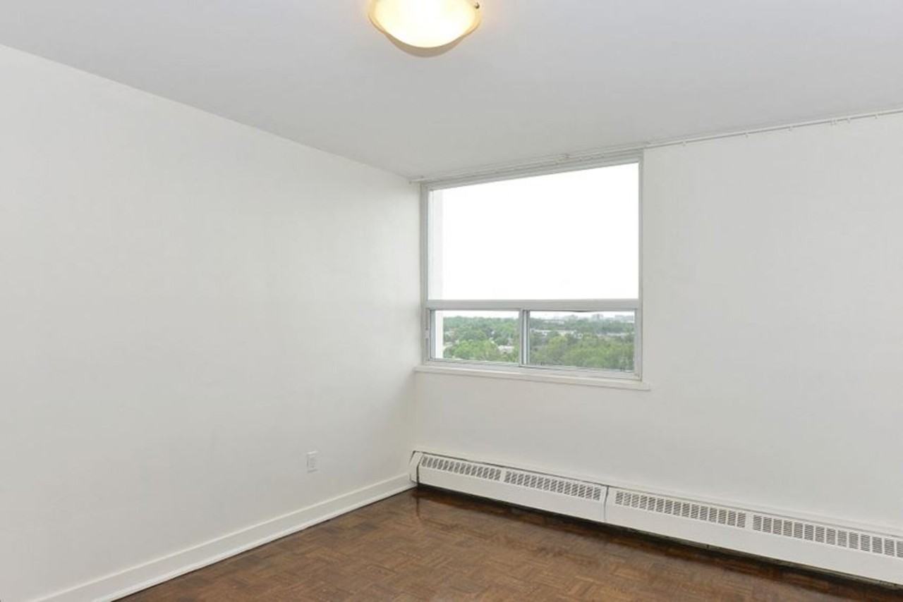 263-265 Dixon Rd - Photo 2 of 6