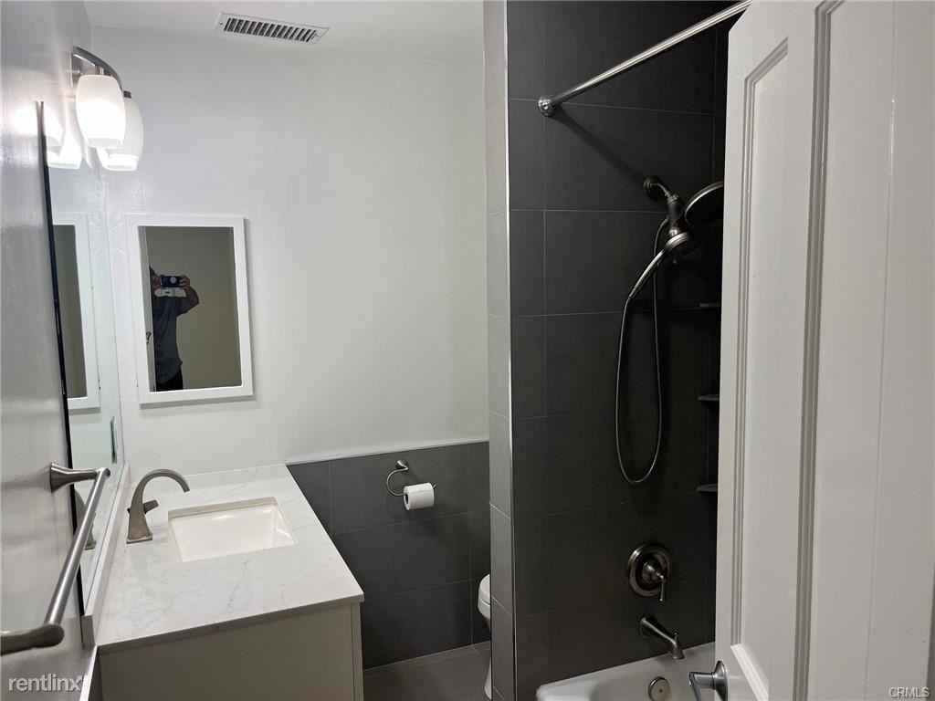 3212 Oak Ave - Photo 3 of 8