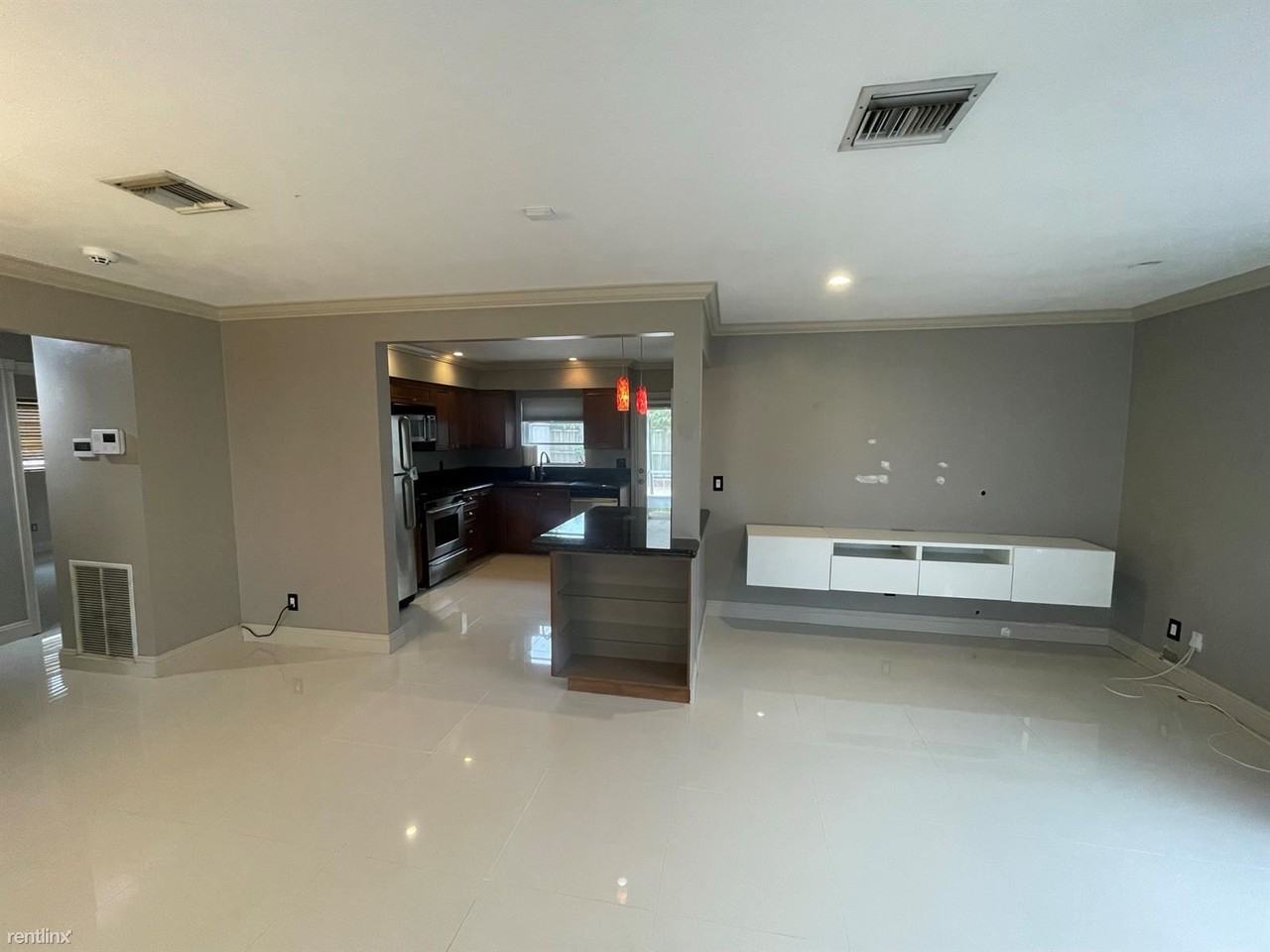40 Ne 48th St - Photo 3 of 26