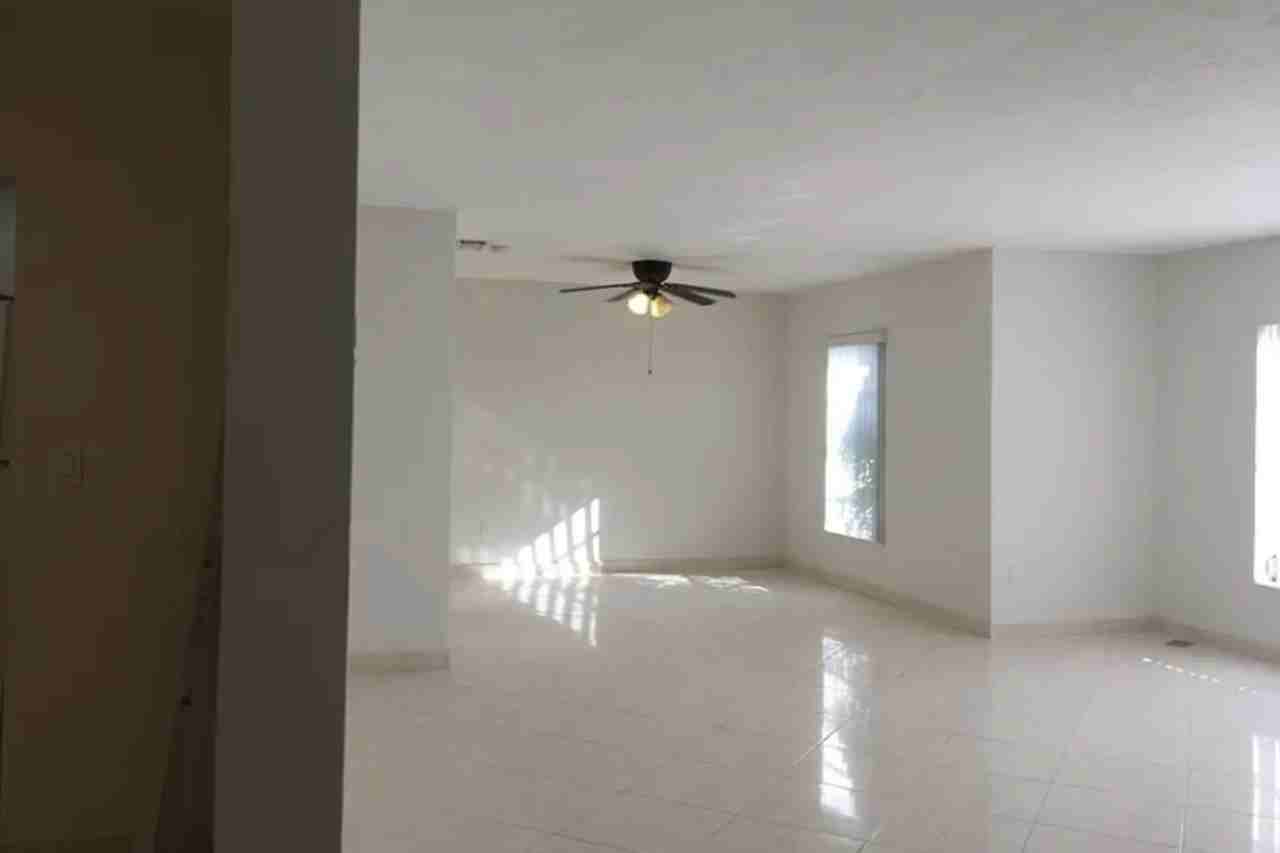 10500 Sw 124th Ave - Photo 3 of 29