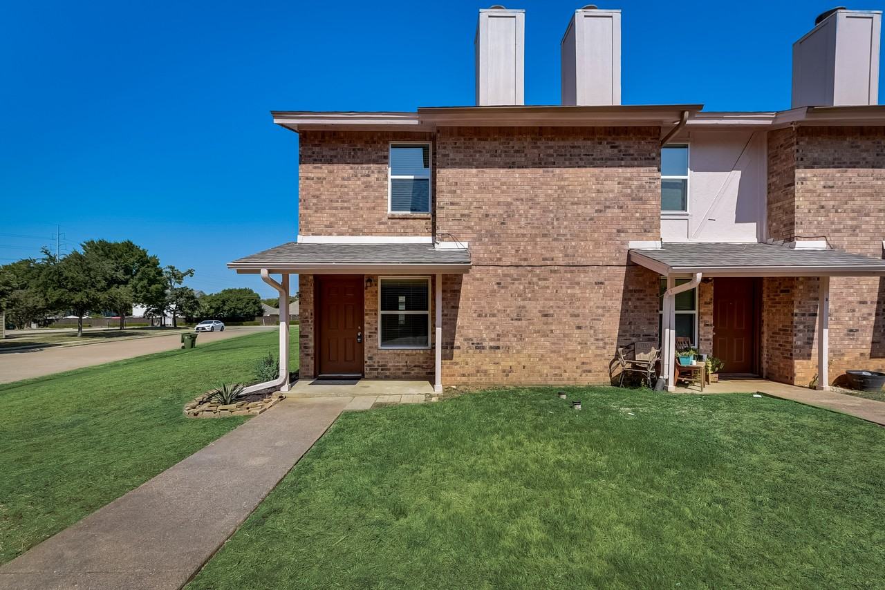 105 Wildwood Ct - Photo 2 of 17