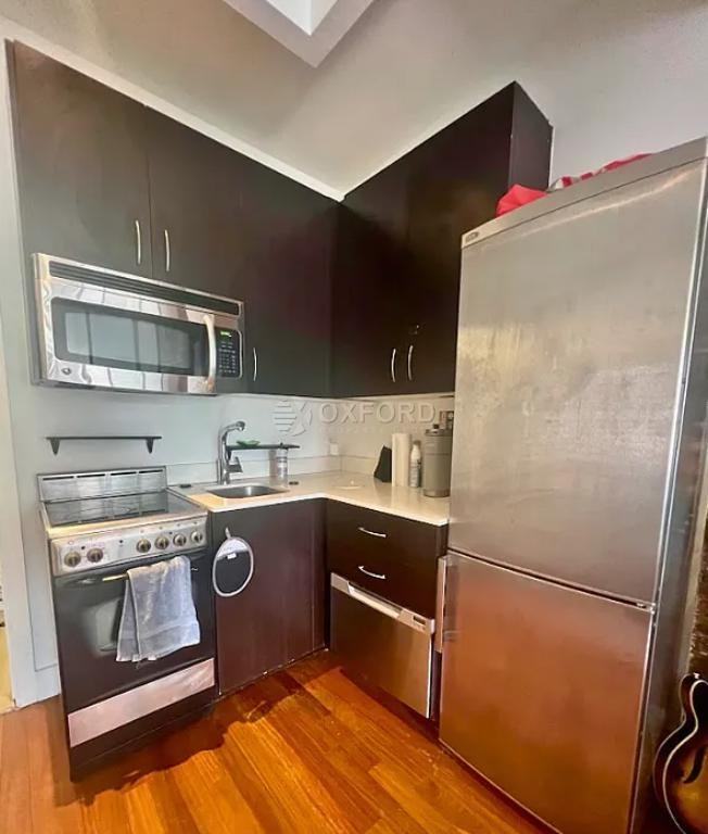 E 4th St #15 - Photo 3 of 10