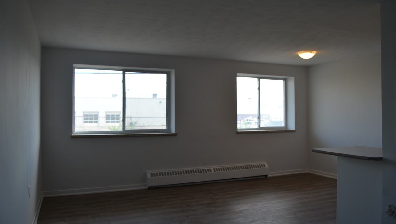 35 Raylawn Crescent - Photo 3 of 7