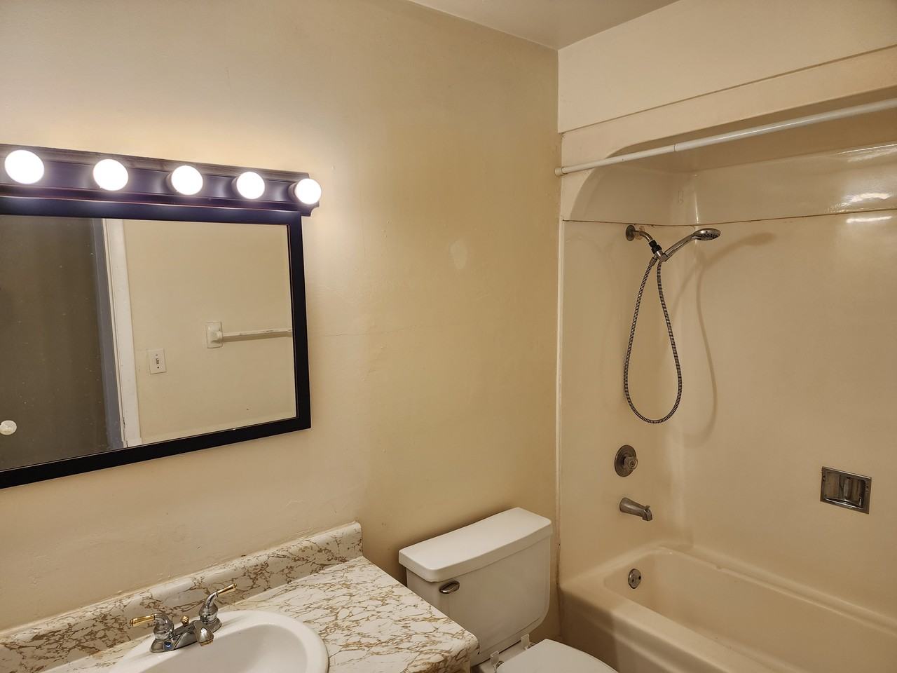 1516 43rd Ave #1516 - Photo 3 of 7