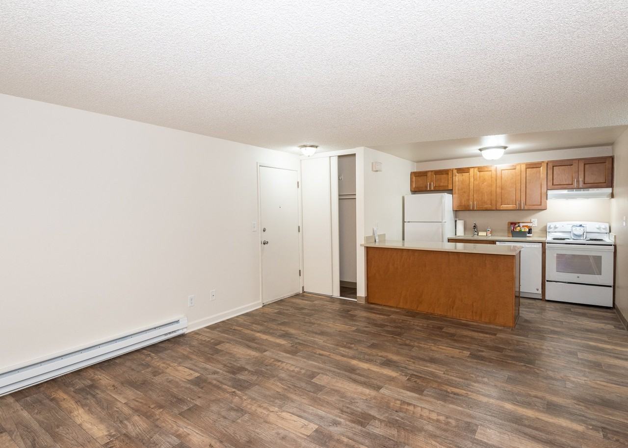 Creekside Commons Apartments - Photo 3 of 29