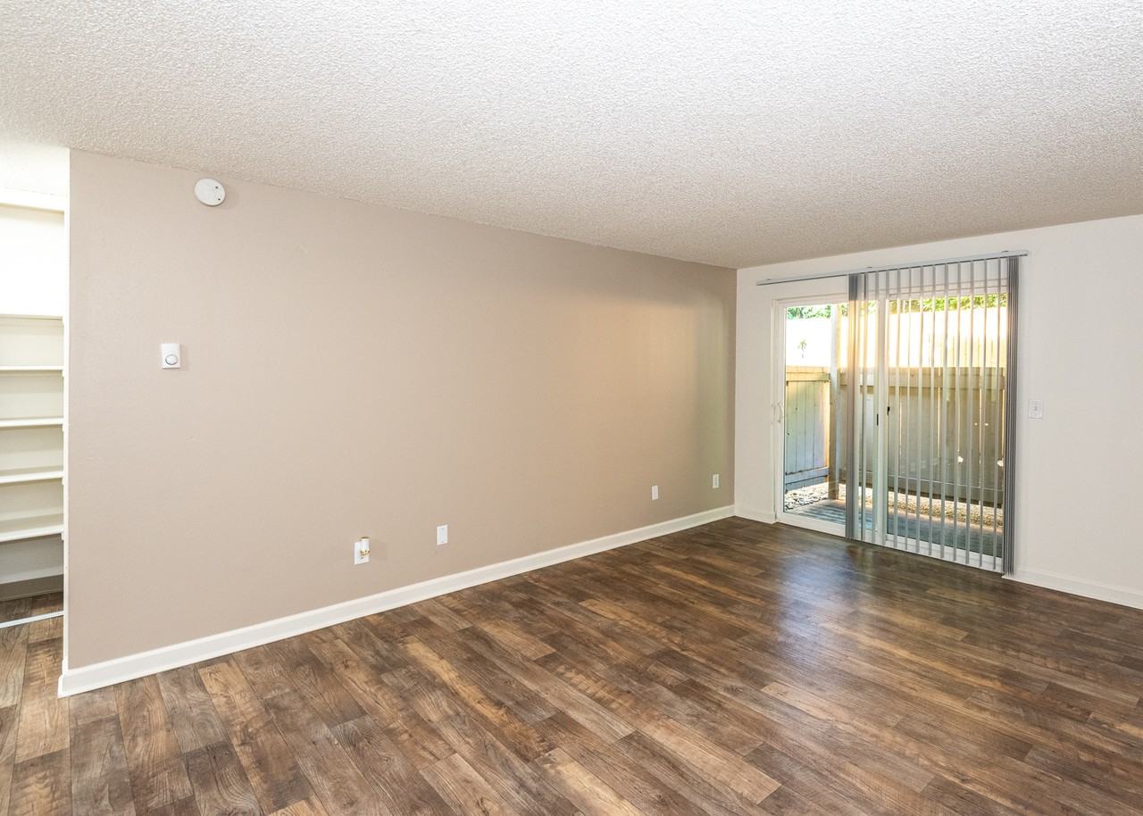 Creekside Commons Apartments - Photo 5 of 29