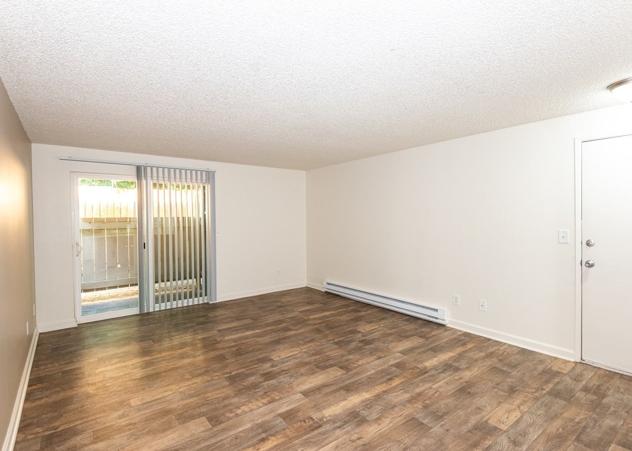 Creekside Commons Apartments - Photo 6 of 29