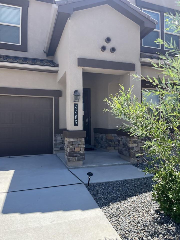 4489 Skyline Loop Ne #1 - Photo 3 of 12