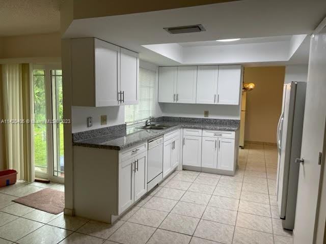 6802 Sw 34th Ct #6802 - Photo 3 of 9