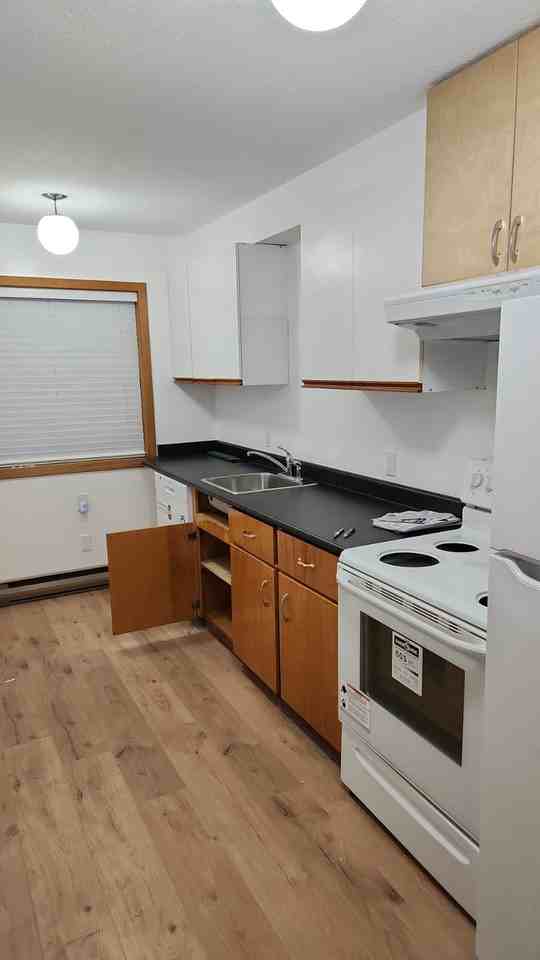 308 Panorama Crescent #A - Photo 3 of 13