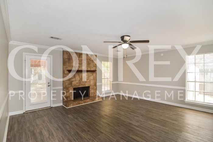 517 Ridgewood Ln - Photo 3 of 12