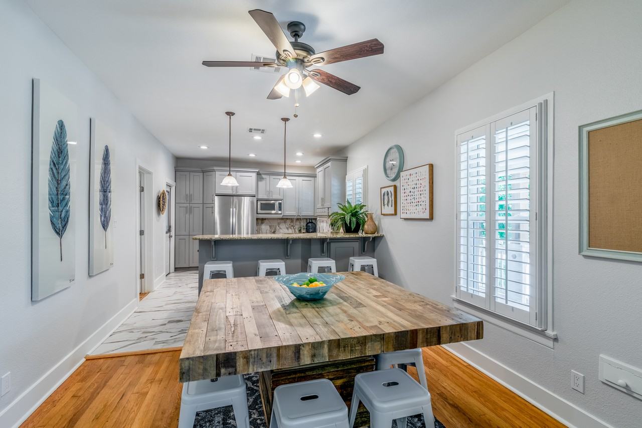 1003 E 39th St #1 - Photo 4 of 17