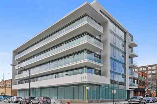 858 N Franklin St - Photo 2 of 3