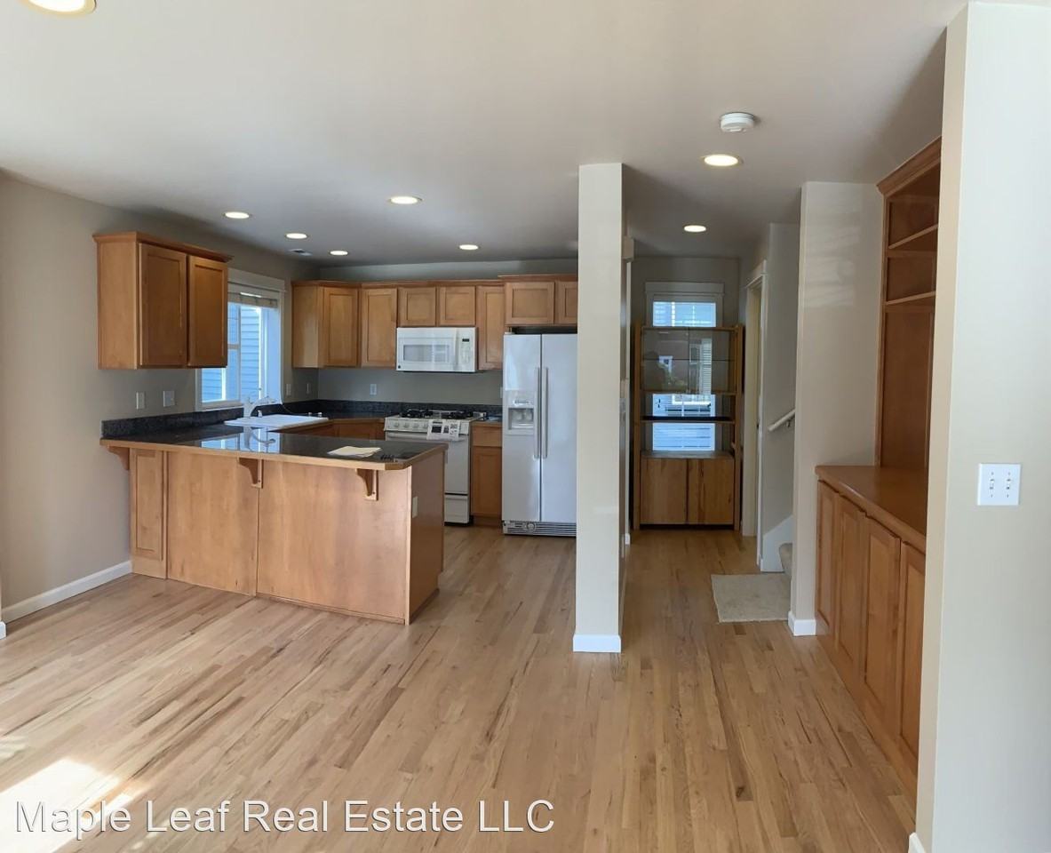 6521A 24th Ave Ne - Photo 2 of 12