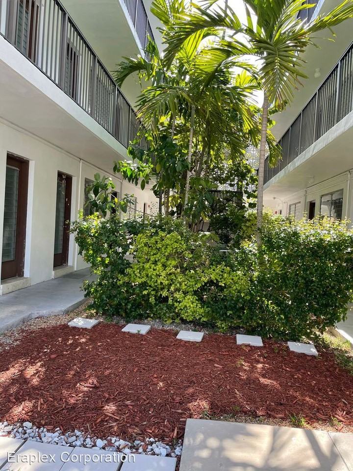 2415 SW 17 AVE - Photo 3 of 16