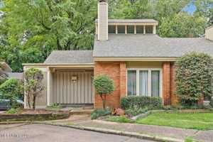 featured image of 200 Woodgreen Dr #8