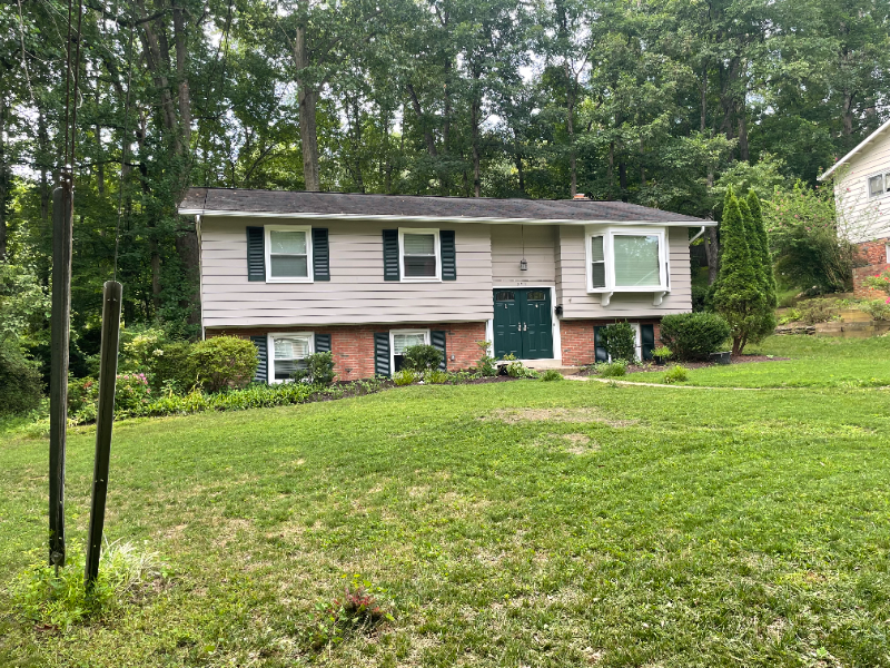 8511 Canterbury Dr - Photo 2 of 19