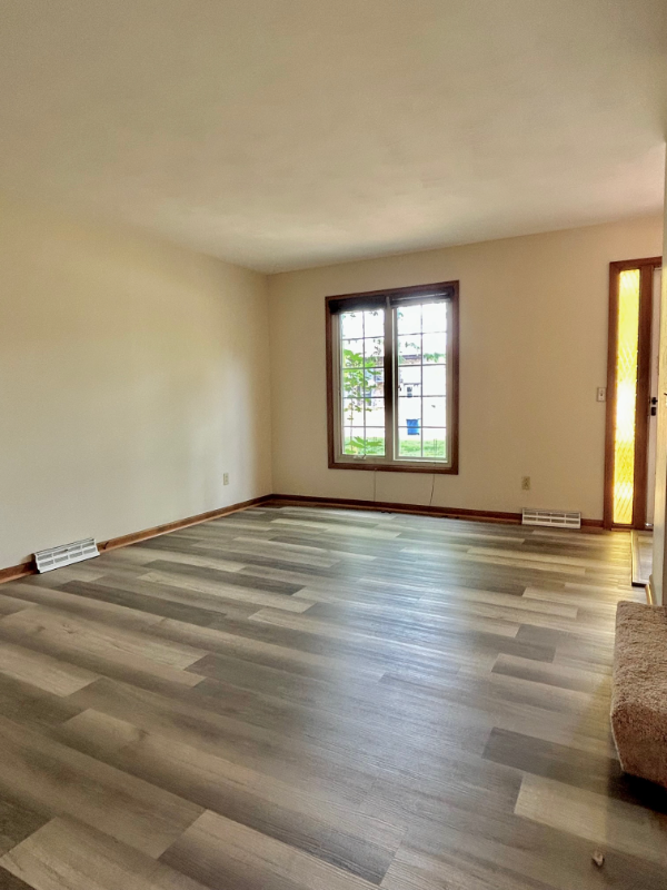 2406 Rockspring Rd - Photo 3 of 10