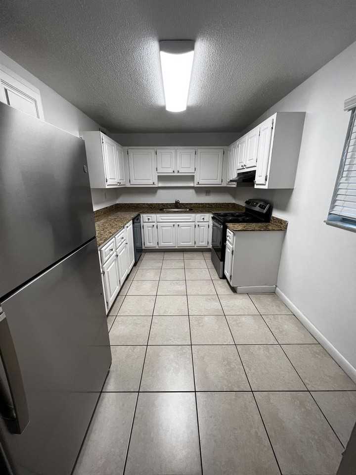 8461 Springtree Dr Apt 208a