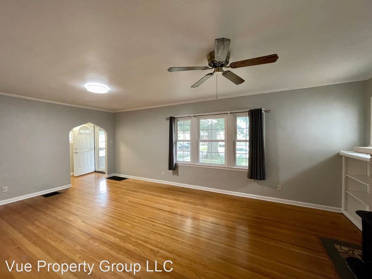 2318 S Center St - Photo 3 of 16