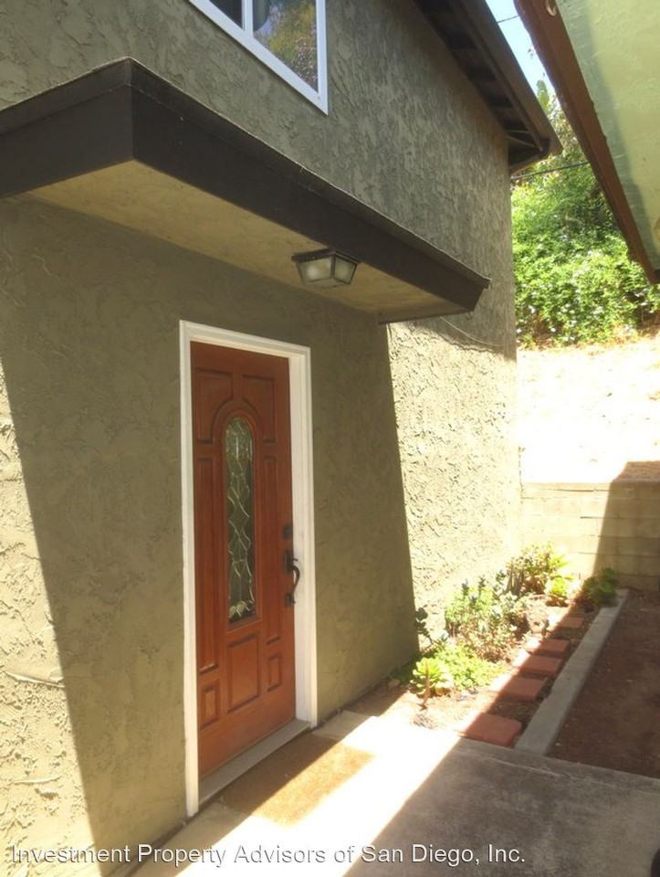 1641 31st St - Photo 3 of 16